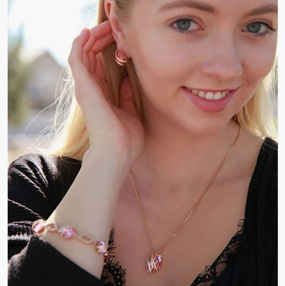 18k Gold Pink Crystal Zircon Pendant Necklace NWT